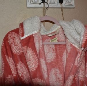 Soft and cozy world market robe with paisley print